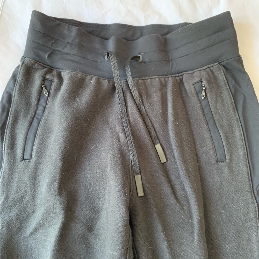 Lululemon joggers size 2